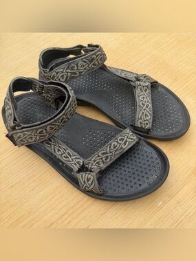 Teva Sport Sandals Mens Size 8 Gray Adjustable Hiking Outdoor
